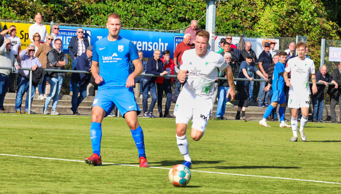 Marius Schley (rechts) traf doppelt für den SV Auersmacher.