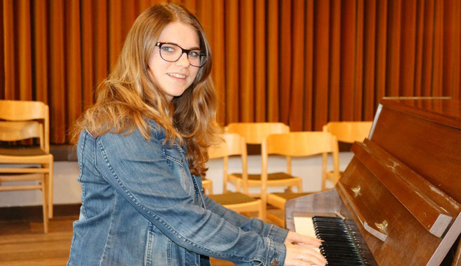 Mit 21 Jahren ist Jacqueline Noß eine der jüngsten Chorleiterinnen des Saarlandes.