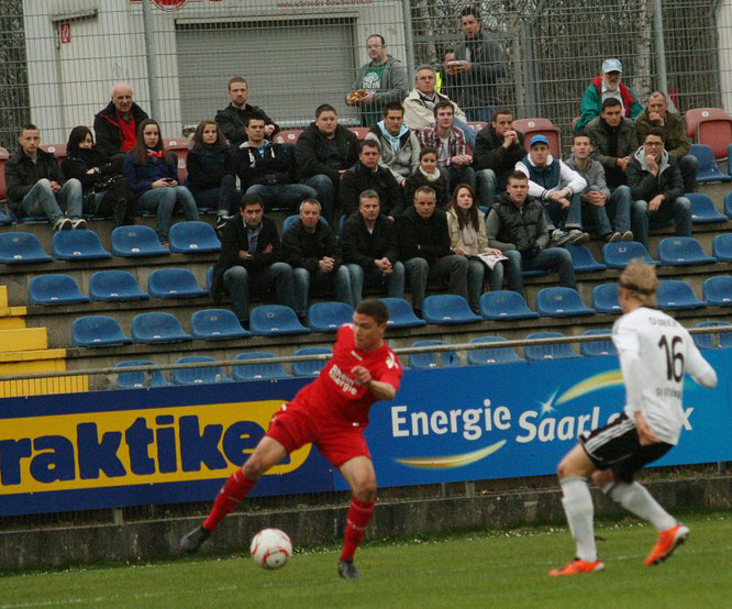 Also Jonas Hector mit dem 1. FC Köln II in Elversberg spielte, kamen viele Zuschauer aus Auersmacher.