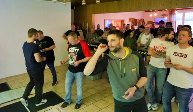 Beim ersten Darts-Turnier der Sportfreunde Hanweiler war im Clubheim richtig viel los.