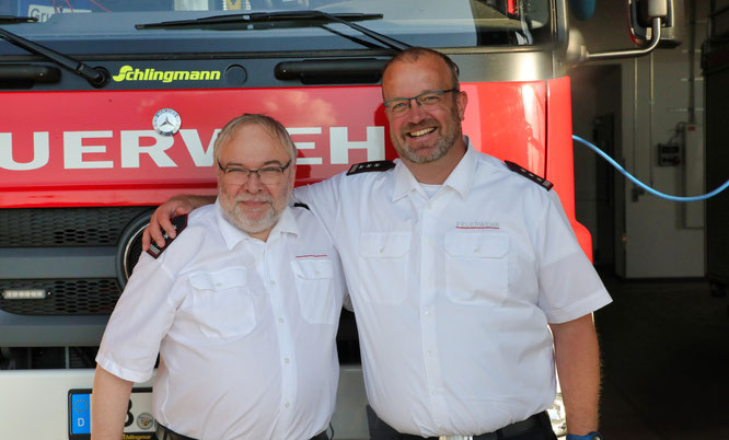 Das ehemalige Wehrführer-Duo Jörg Wagner (links) und Peter Dausend wurde am Sonntag verabschiedet.