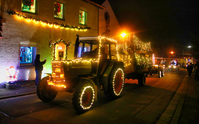 Die erste Advent-Traktorenparade in Auersmacher war ein voller Erfolg.