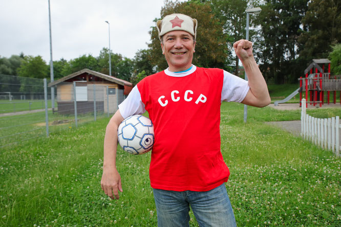  Ein echtes russisches Original. Valerij Jaskov mit Kappe und Trikot aus seinem Heimatland, der ehemaligen Sowjetunion.