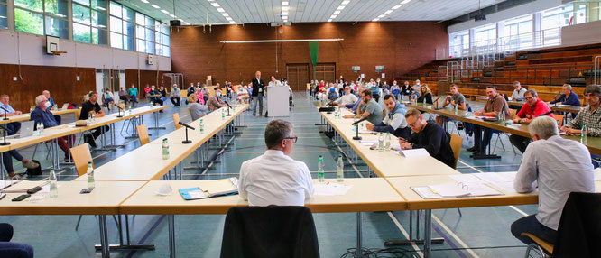 Der Gemeinderat von Kleinblittersdorf in der Spiel- und Sporthalle in Kleinblittersdorf. Am Donnerstag tagt der Rat in der Turnhalle in Sitterswald.