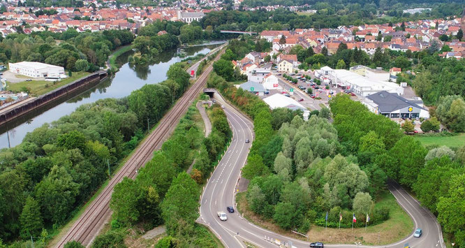 Die Umgehungsstraße von Kleinblittersdorf (Bildmitte) wird von Freitag bis Montag voll gesperrt