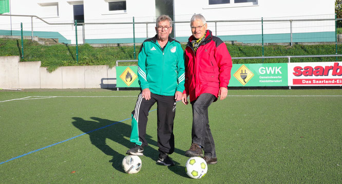 Egon Heit vom SV Auersmacher (links) und Heinz Fess vom FV Bischmisheim waren vor 52 Jahren dabei, als sich beide Vereine zum letzten Mal in der Liga gegenüberstanden. Heute Abend ist es wieder soweit.