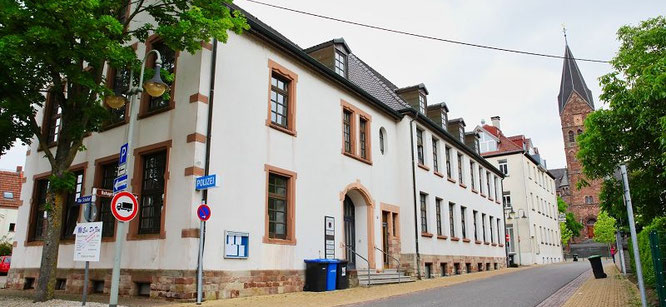 Das Verwaltungsgebäude in der Alte Schulstraße 5 in Kleinblittersdorf wird verkauft.