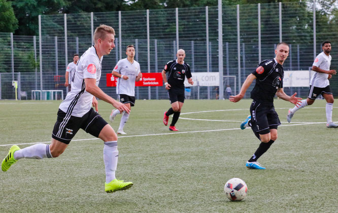 Jonas Philipp (links) trifft am Sonntag mit dem SV Saar 05 auf seinen Heimatverein SV Auersmacher.