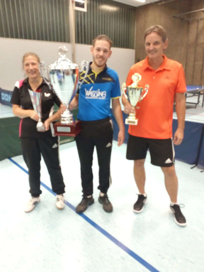 Die Vereinsmeister 2021 v.l.: : Babsi Heid Lars Fischer(A-Klasse) Peter Wolf( B-Kl-)