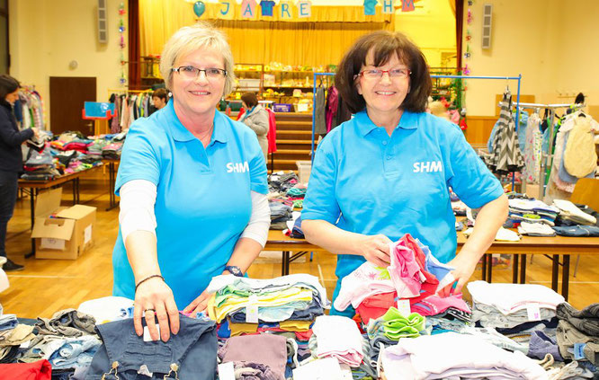 Marina Frey (links) und Anneliese Kempf hatten im Jahr 1993 die Idee einen Second-Hand-Markt in Bliesransbach zu starten. Ein absolutes Erfolgsmodell, wie sich seit dem herausstellte