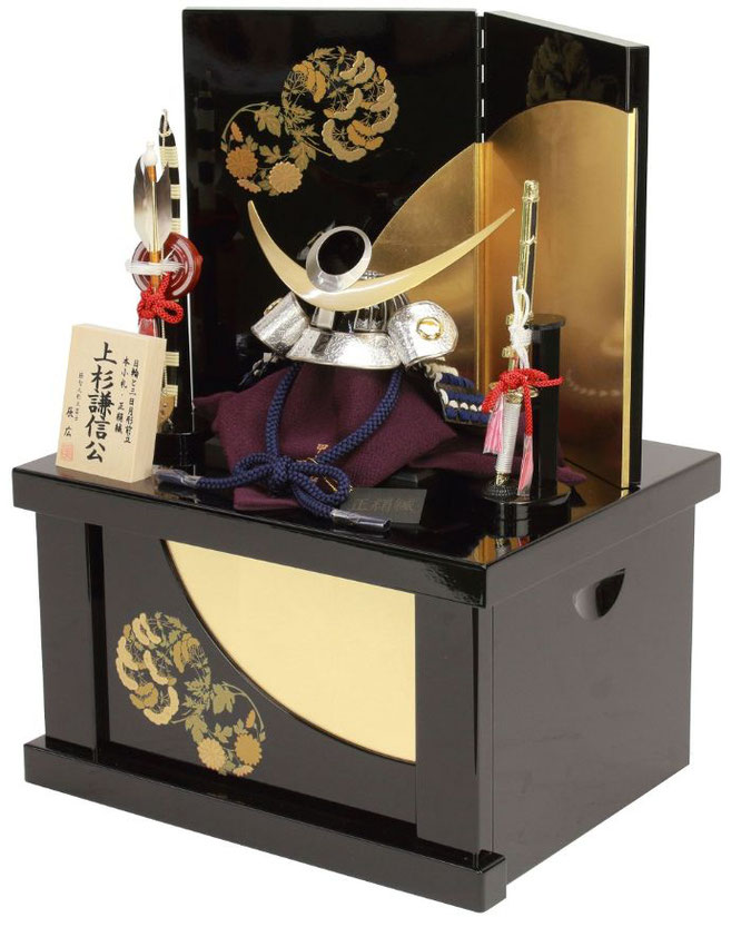辰広作 兜1/5収納箱飾り 上杉（5241-04-102）横