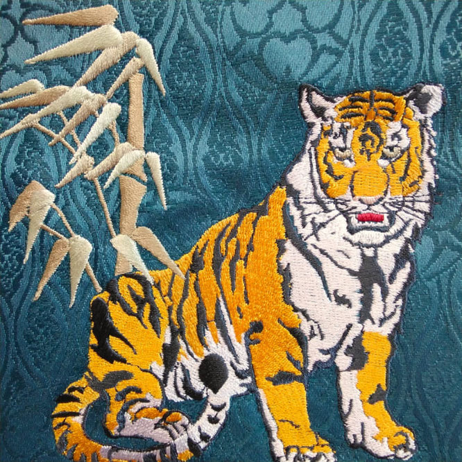 名前旗 和み虎(特中)濃緑 銀糸刺繍 高さ46cm(5330)魔除けの虎