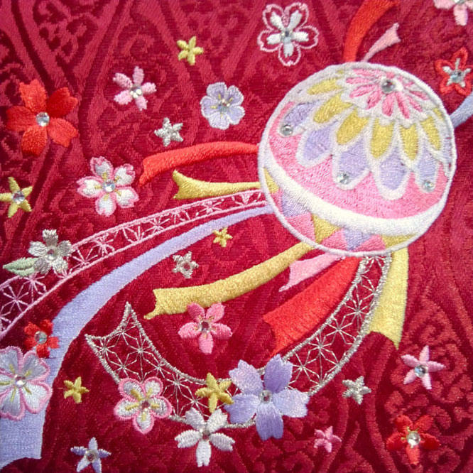 名前旗 結びまり A(小)赤立涌 桃糸刺繍 高さ39cm(3492)縁起の良い鞠と花柄を刺繍入れ