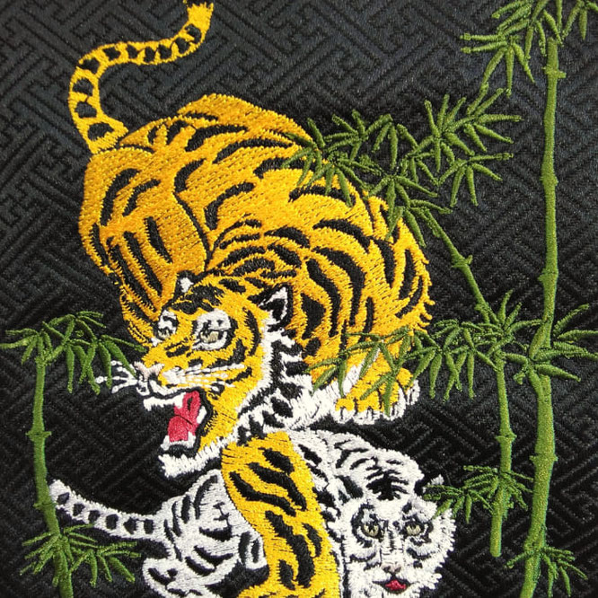 名前旗 守り虎(特中)黒 金糸刺繍 高さ46cm(5397)虎は魔除けと家内安全の象徴