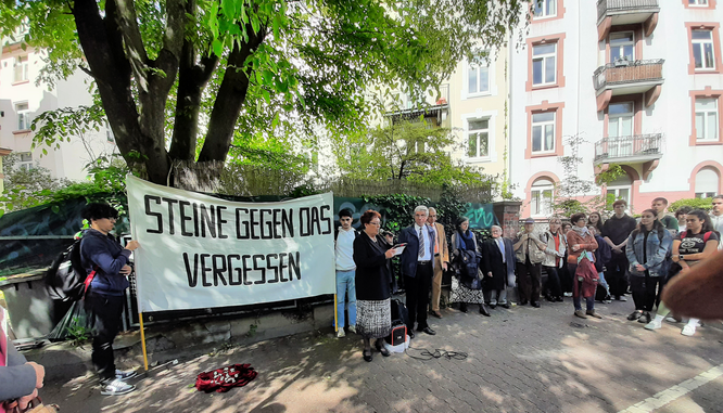 Ansprachen zur Stolpersteinverlegung für Rosa Hägele © Klaus Leitzbach / mdm pictures