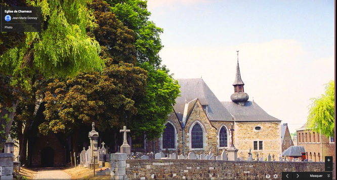 L'église de Charneux en plein centre du village