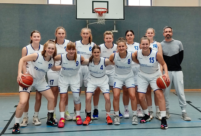 Alles gegeben: Die Basketballerinnen nach dem Spiel gegen das Erst-Regionalliga-Team des Ahrensburger TSV. (Foto: von Ass)