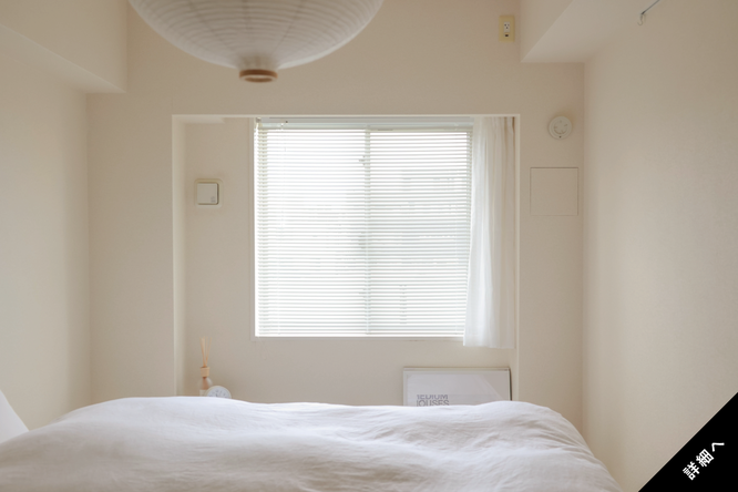 窓枠内で突っ張るだけ。テンションタイプのブラインド