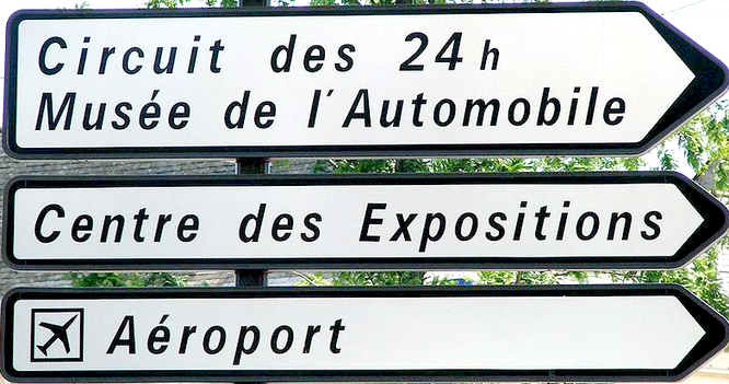 Signalisation de l'aéroport Le Mans-Arnage/2009 auteur le Mans/Pontlieue - ville du Mans/wikimedia.org / GNU