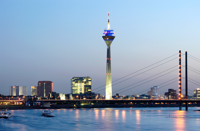 Skyline Duesseldorf mit Rheinturm