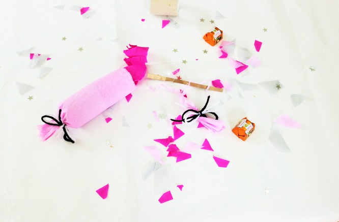 Bild: Knallbonbons selber machen, DIY Knallbonbons Anleitung, Verpackungs- und Geschenkidee für Geld oder Gutscheine, Christmas Cracker selber machen, gefunden auf Partystories.de