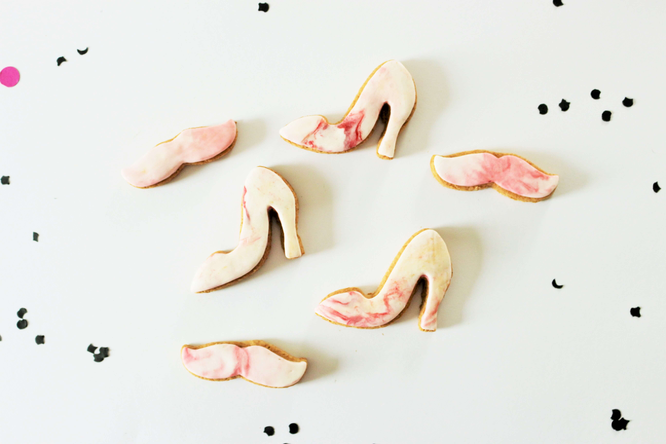 Bild: Ob Kekse, Plätzchen oder Cookies - mit diesem Rezept für Mürbeteig Kekse und Fondant backst Du schnell besondere Kekse für jeden Anlass, von Partystories.de