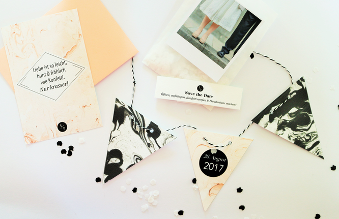Bild: DIY Save-the-Date Ideen zum selber machen für die Hochzeit, Babyparty oder den Geburtstag gesucht? Probier's mal mit dieser DIY Alternative zur Karte: Als Girlande! gefunden auf www.partystories.de
