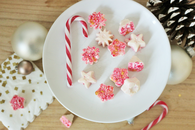 Bild: Zuckerstangen Pralinen Rezept, Pralinen schnell selber machen mit Zuckerstangen, Gesschenkidee aus der Kühe für Weihnachten als selbstgemachtes Weihnachtsgeschenk, gefunden auf Partystories.de