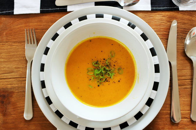Bild: Kürbis Creme Suppe mit Orangenaft, herbstliches und schnelles Kürbisrezept, gefunden auf Partystories.de