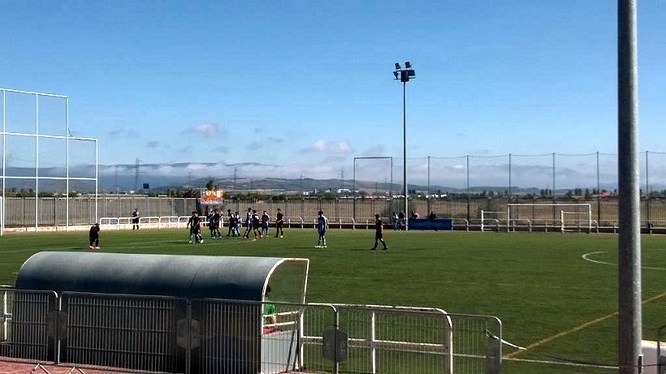 El campo de fútbol de Ametsa siempre entraña mucha dificultad.