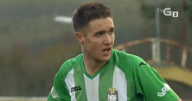 Joseba Beitia anotó el 2-1 de penalti ante el Coruxo. Foto: TVG