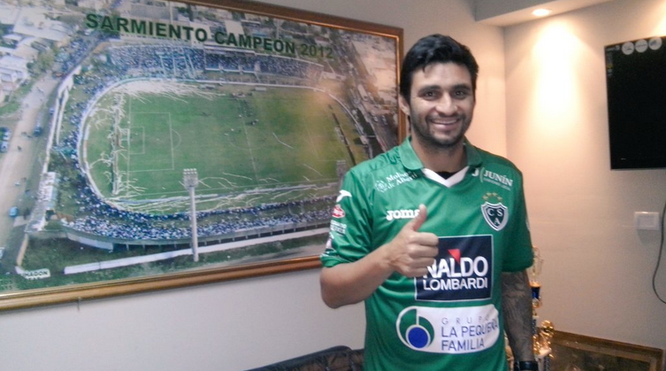 Carlos Bueno, en su presentación con el Club Atlético Sarmiento: Foto: @CASarmientoOf