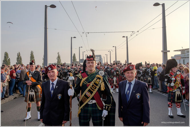 John Frostbrug Arnhem, Scottish Bags & Pipes, Poolse Airborne veteranen, Airborne, brug te ver, slag om Arnhem, operation Market Garden