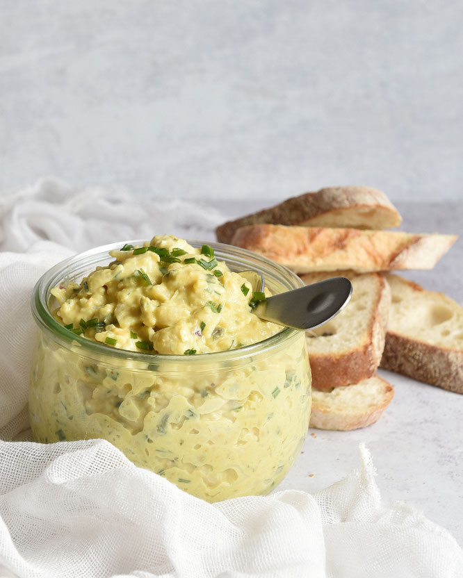 Veganer Eiersalat mit Kichererbsen und Nudeln Thermomix