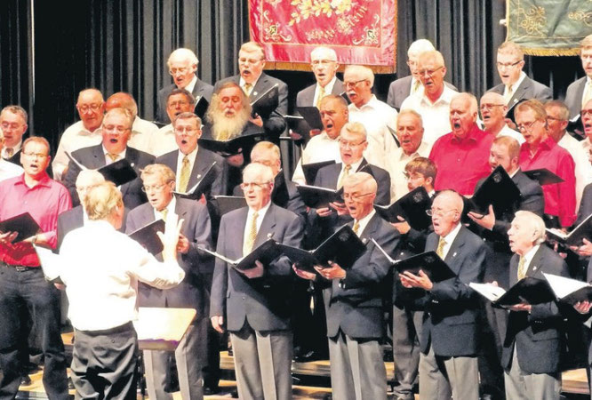 Stimmgewaltiges Finale mit dem mehr als 50-köpfigen deutsch-kanadischen Männerchor aus Flein und Calgary