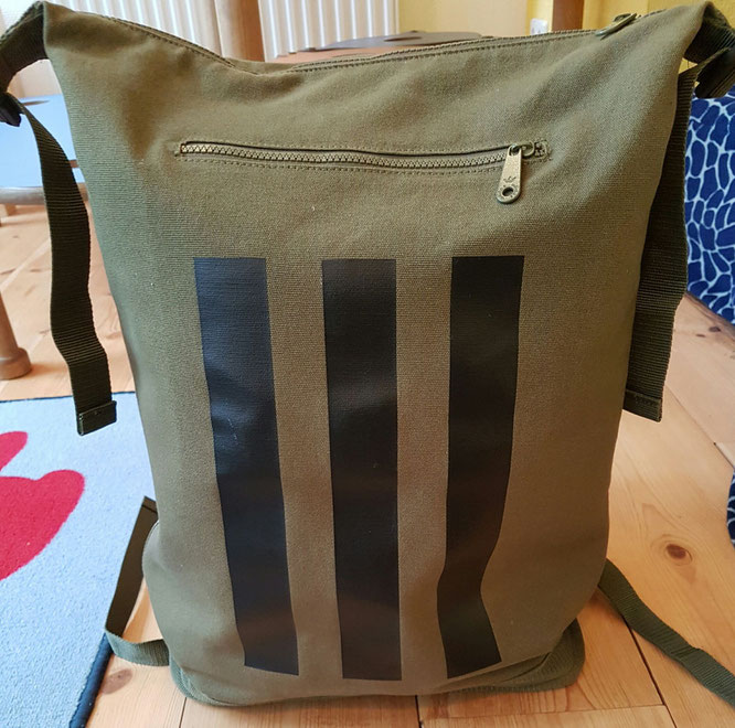 Ja, soche Dimensionen nimmt nun mein tägliches Handgepäck ein. Bis bald, ihr niedlichen kleinen Handtaschen!