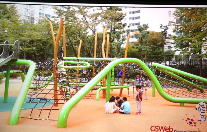 Juego infantil de parque fabricado en Gwangyang, Corea del Sur.