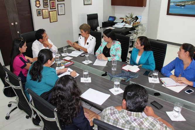 Sesión del Consejo Cantonal de Derechos que discutió la conversión de trabajadoras sexuales en microempresarias. Manta, Ecuador.