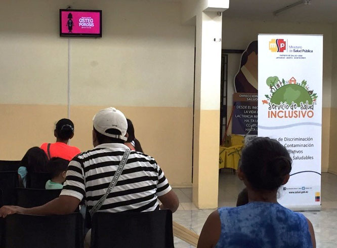 Sala de espera en el Centro de Salud Cuba Libre. Manta, Ecuador.