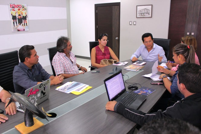 Reunión alcalde de Manta y operadores turísticos de Santa Marianita. Manta, Ecuador.