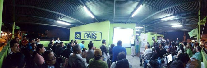 Charlas sobre uso del dinero electrónico, ofrecidas por el Banco Central en la sede de Alianza País. Manta, Ecuador.