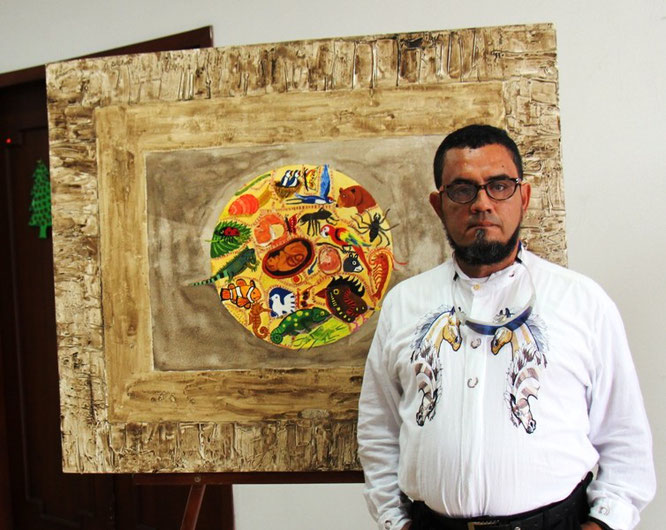 El artista plástico Eduardo Vélez muestra de sus obras en el Museo Cancebí. Manta, Ecuador.