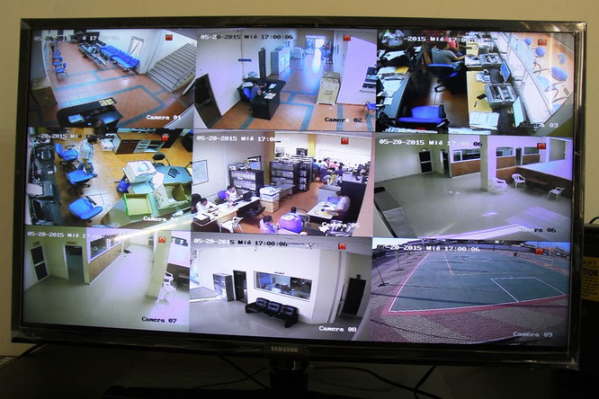 Desde el despacho del alcalde de Jaramijó se puede monitorear las cámaras de video que vigilan las diversas áreas internas y externas del palacio municipal.