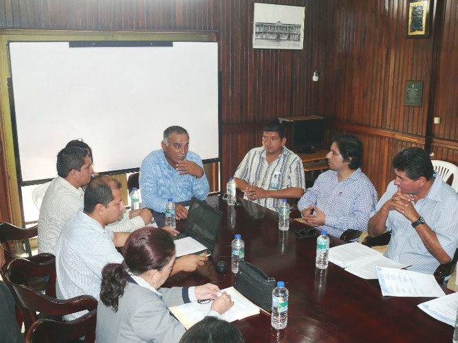 El alcalde de Rocafuerte, Pacifico Zambrano, agradeció la visita de los directivos de la EPAM. Rocafuerte, Ecuador. 