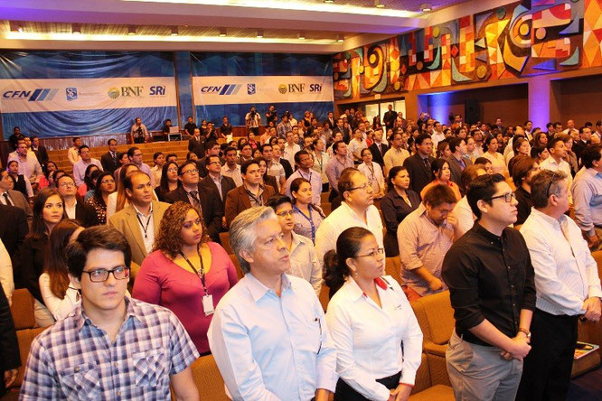 Exportadores privados y funcionarios públicos, durante la presentación del "Factoring Internacional" de la CFN. Guayaquil, Ecuador.