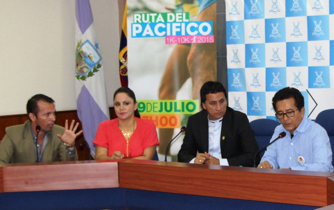 Autoridades municipales anuncian la organización de la primera competencia atlética Ruta del Pacífico para todo público. Manta, Ecuador.