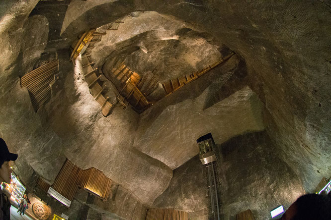 This chamber allows you to take a lift 35 m up