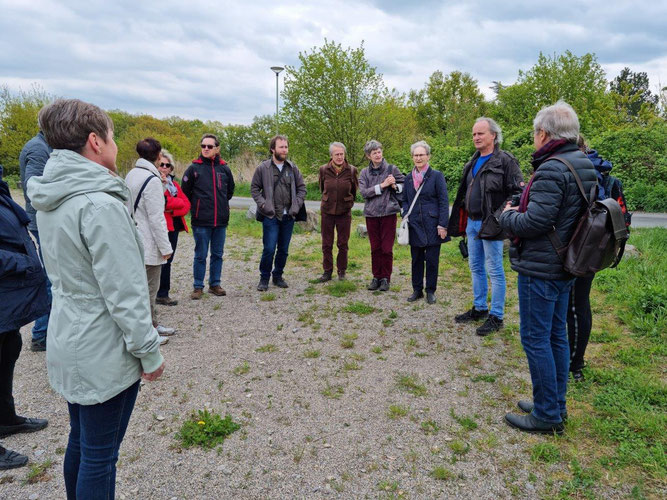 Die Gruppe bei der Vorstellung des Exkursionsgebietes