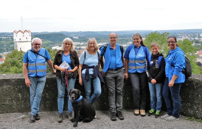 Mitglieder des NABU Ravensburg die die Zählaktion begleitet haben. Mit dabei war auch Hündin "Banja" von Sabine Brandt.