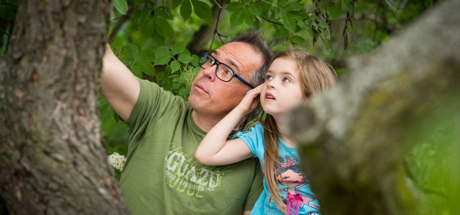 In der Natur mit Erwachsenen oder anderen Kindern unterwegs zu sein, ist für Kinder enorm wichtig. (Foto: NABU/Sebastian Hennings) 